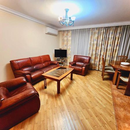 Family Spacious 3 Bedroom Apartment In The Middle Of City Center, Next To North Avenue Erévan Extérieur photo