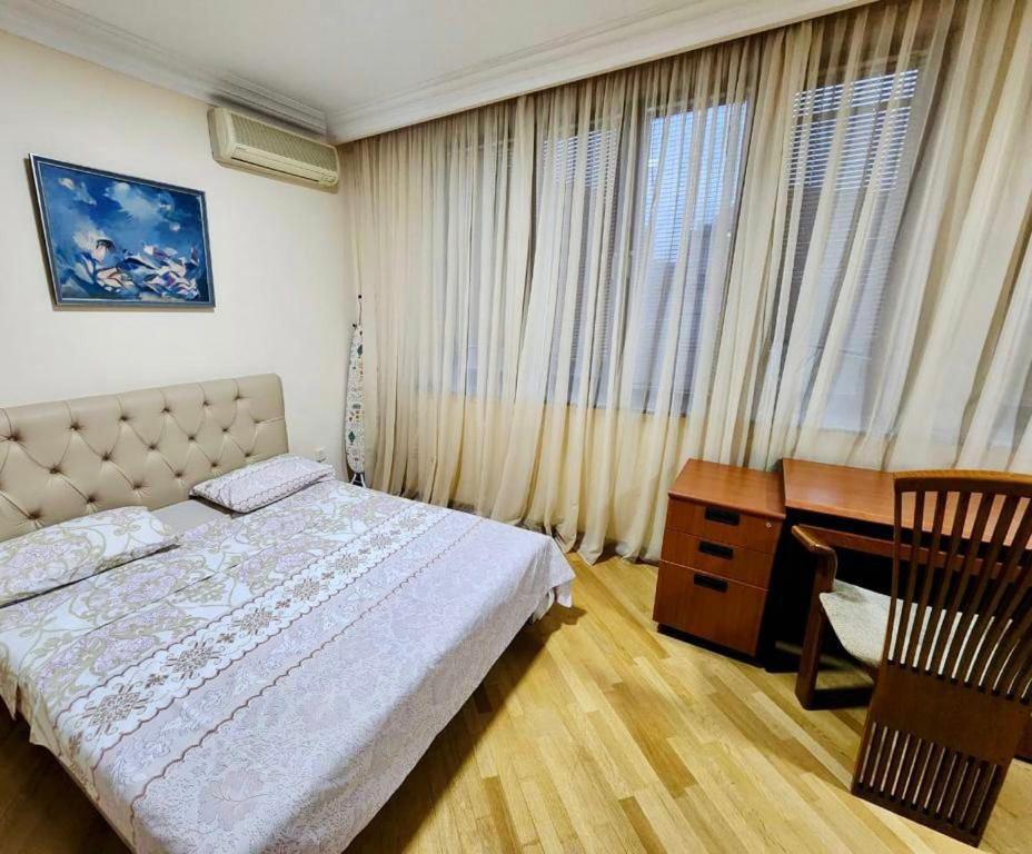 Family Spacious 3 Bedroom Apartment In The Middle Of City Center, Next To North Avenue Erévan Extérieur photo