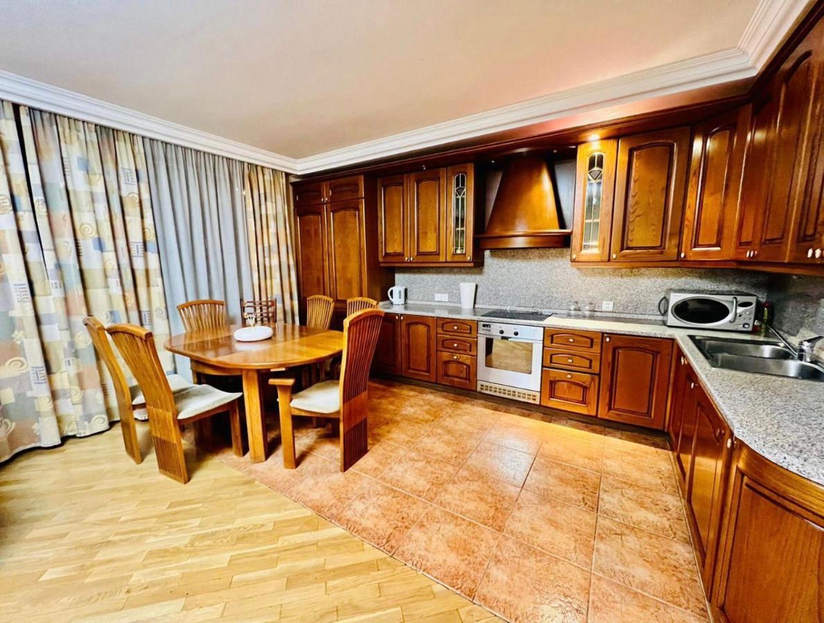 Family Spacious 3 Bedroom Apartment In The Middle Of City Center, Next To North Avenue Erévan Extérieur photo