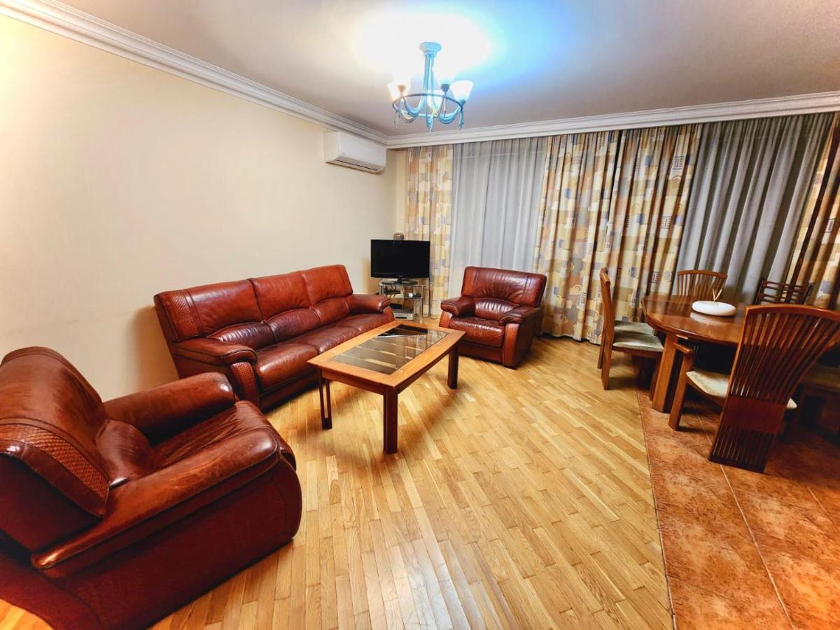 Family Spacious 3 Bedroom Apartment In The Middle Of City Center, Next To North Avenue Erévan Extérieur photo