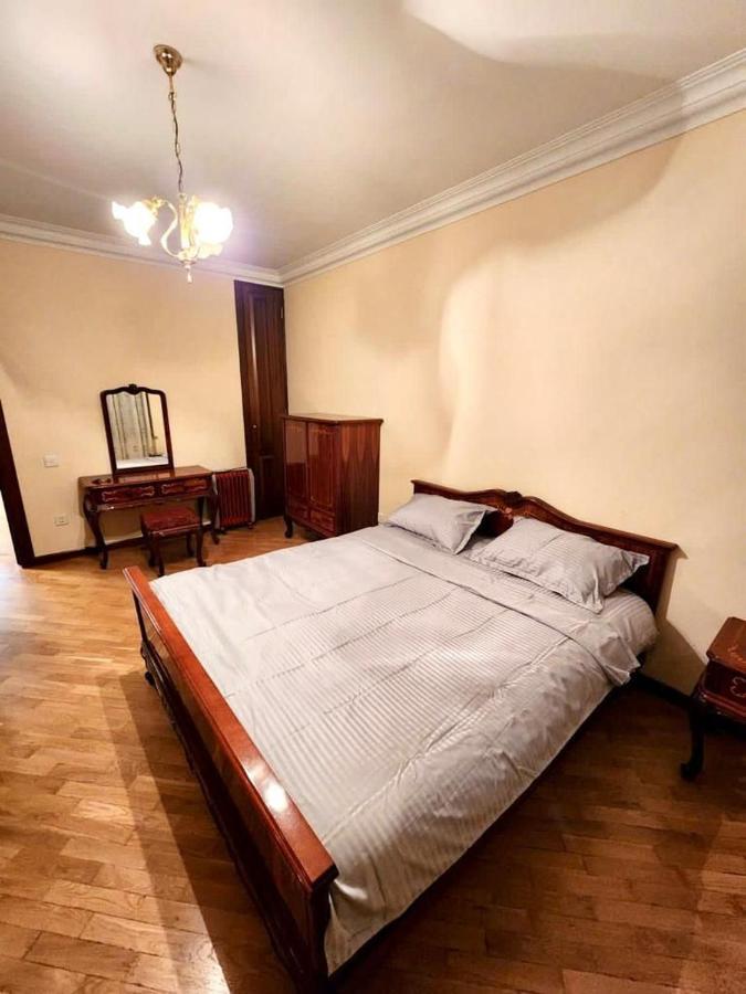 Family Spacious 3 Bedroom Apartment In The Middle Of City Center, Next To North Avenue Erévan Extérieur photo